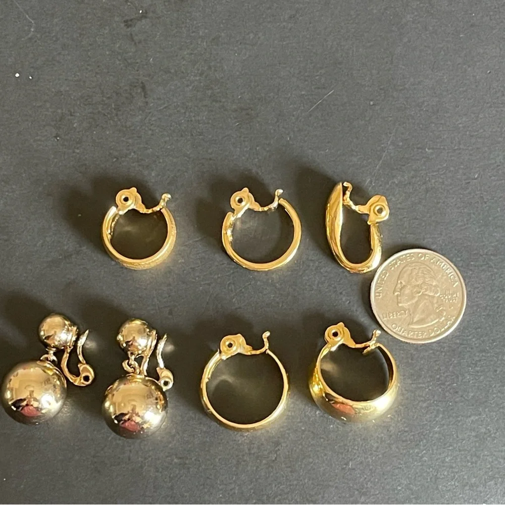 Vintage Monet 5 single + one pair clip on earrings_2